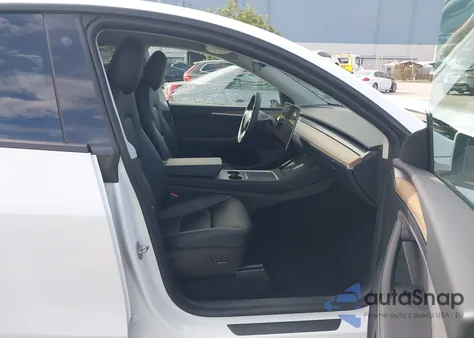 2022 Tesla Model Y Long Range Dual Motor All-Wheel Drive z USA, uszkodzony, nr VIN 7SAYGDEE0NF544844